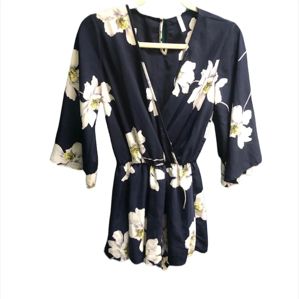 SAGE FLORAL BLOUSE